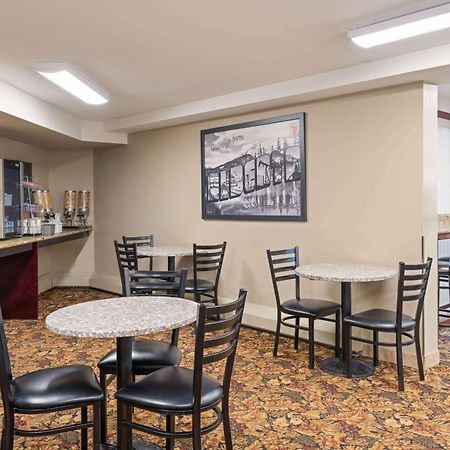 Super 8 By Wyndham Sherwood Park/Edmonton Area Εξωτερικό φωτογραφία