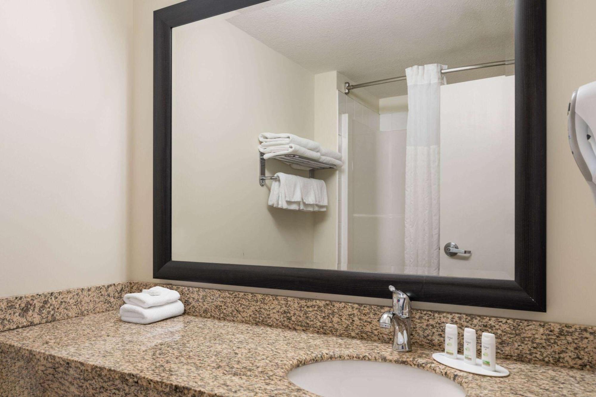 Super 8 By Wyndham Sherwood Park/Edmonton Area Εξωτερικό φωτογραφία