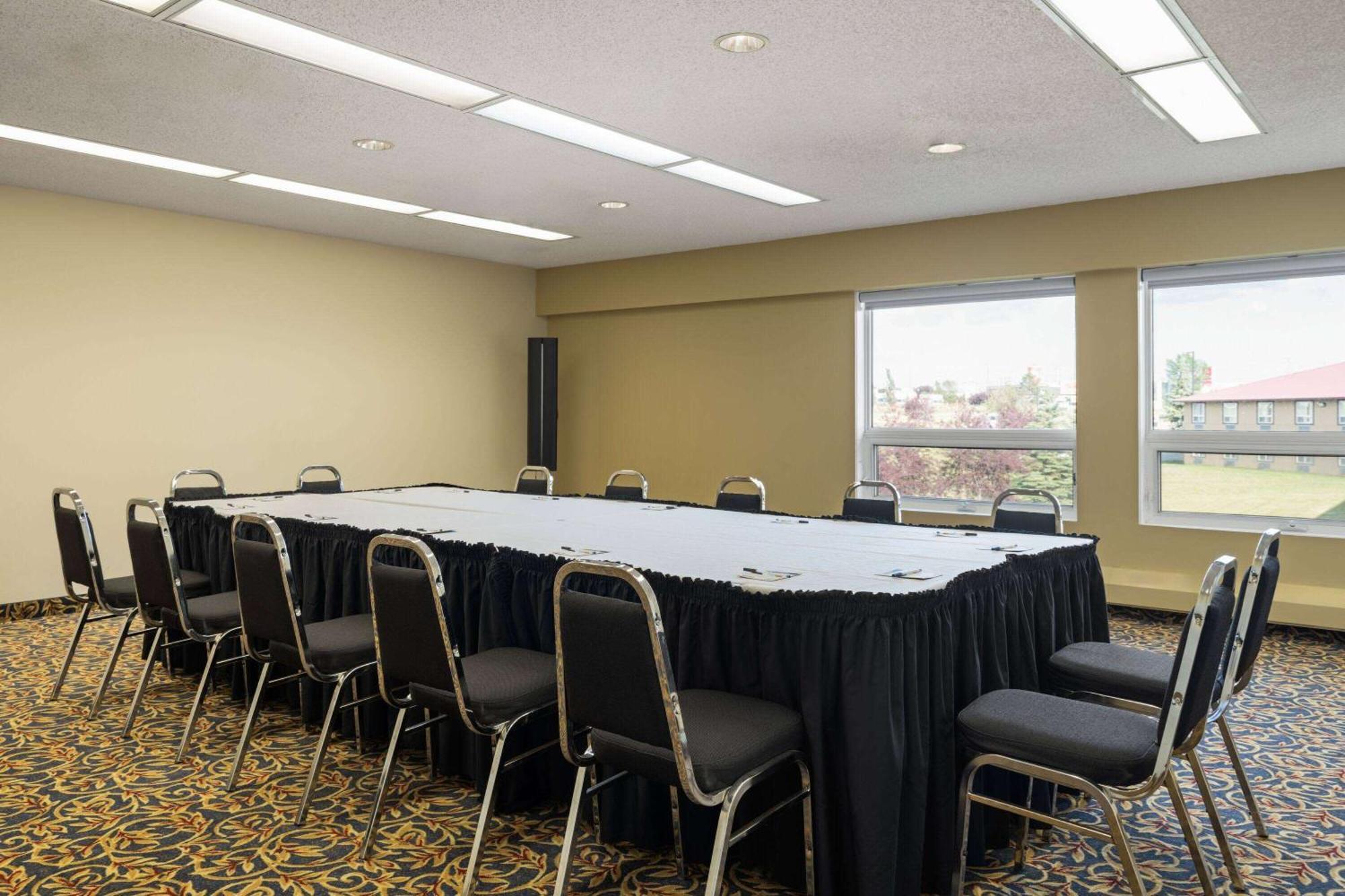 Super 8 By Wyndham Sherwood Park/Edmonton Area Εξωτερικό φωτογραφία